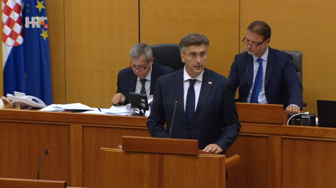 Plenković najavio povećanje plaća od 6,12% državnim i javnim službenicima
