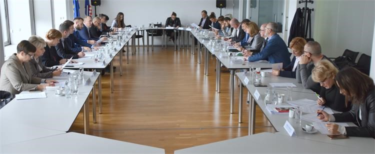 Održan prvi sastanak pregovaračkih odbora Vlade Republike Hrvatske i sindikata javnih službi za pregovore o sklapanju dodatka TKU za službenike i namještenike u javnim službama