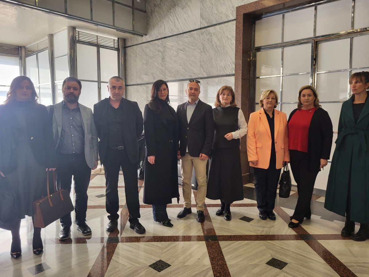 Vladina veća ponuda rasta osnovice plaće sindikatima i dalje neprihvatljiva